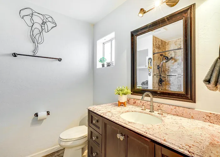 Holiday home Retreat W/ Fire Pit: 4 Mi To Downtown!