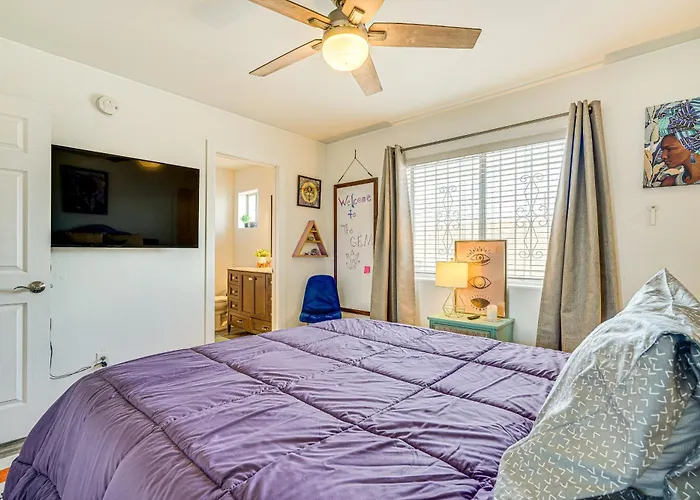 Holiday home Retreat W/ Fire Pit: 4 Mi To Downtown! *