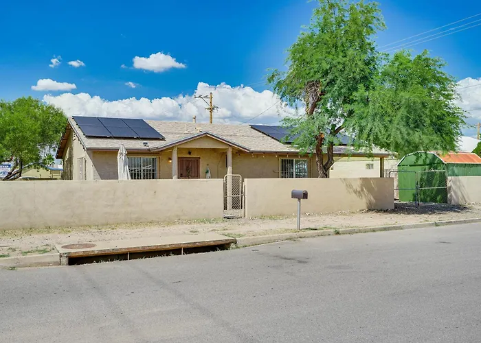 Retreat W/ Fire Pit: 4 Mi To Downtown! Holiday home