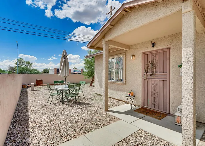 Holiday home Retreat W/ Fire Pit: 4 Mi To Downtown! *