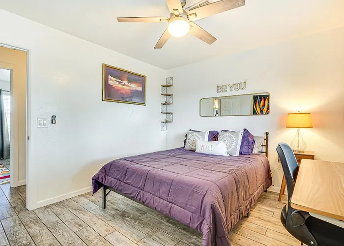 Holiday home Retreat W/ Fire Pit: 4 Mi To Downtown! *